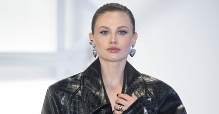 Przyszła na ramówkę. Wszyscy patrzyli na jej nogi