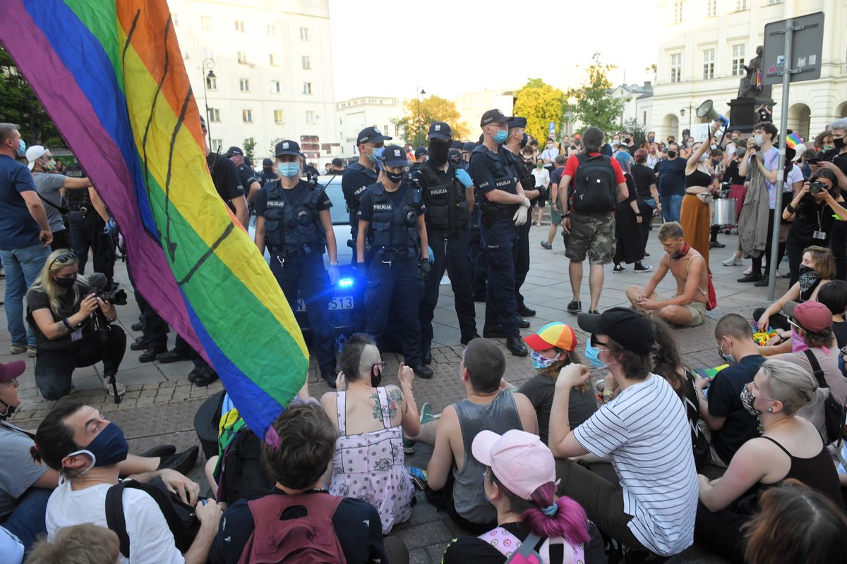 Protesty przeciwko zatrzymaniu aktywistki LGBT Margot w Warszawie