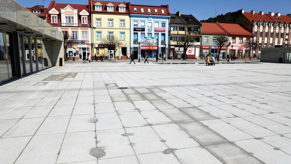 Zrewitalizowany rynek w Kutnie
Fot. Jakub Kaminski/East News,  Kutno, 02.04.2021. Rynek w Kutnie po rewitalizacji.
Jakub Kaminski