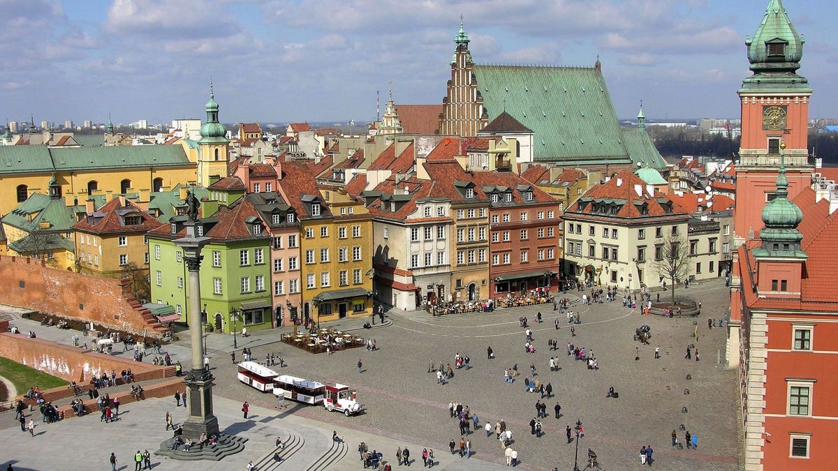 Dyrektorzy w warszawskim ratuszu dostają więcej niż ministrowie