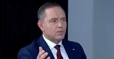 Nawrocki wyjawił to u Mentzena. "Mam dostęp do broni"