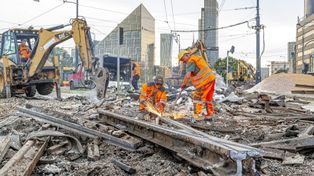 Warszawa. Remont torowiska tramwajowego na Placu Zawiszy potrwa dłużej niż zaplanowano