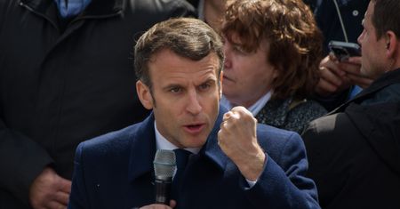 Macron nie może darować Morawieckiemu. Padły słowa o "skrajnie prawicowym antysemityzmie"