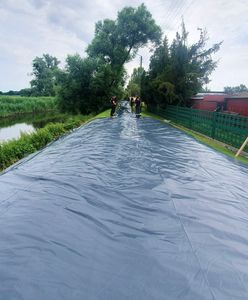 Oława. Pęknięcie na wale przeciwpowodziowym. Wody Polskie uspokajają mieszkańców
