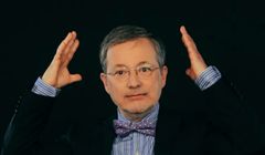 Jan Wróbel pisze dla Zero.pl. Współpracuje z sześcioma redakcjami