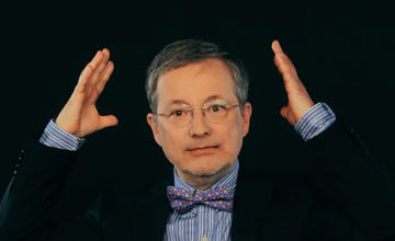 Jan Wróbel pisze dla Zero.pl. Współpracuje z sześcioma redakcjami