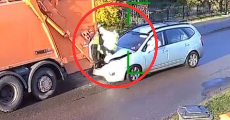 Stał na stopniu śmieciarki. Kia uderzyła. Wstrząsające nagranie