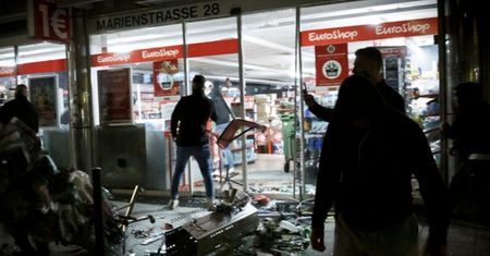 Nocne zamieszki w Niemczech. Sytuacja "całkowicie poza kontrolą"