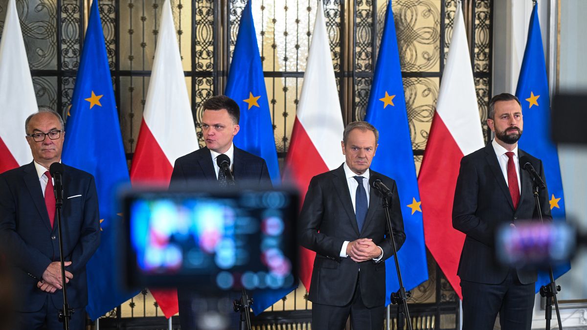 WARSAW, POLAND - OCTOBER 24: One of the leaders of the New Left, Wlodzimierz Czarzasty (L), the leader of Poland 2050 Party, Szymon Holownia (2nd L) , the leader of Civic Coalition (KO), Donald Tusk (2nd R), and the Leader of Polish People's Party (PSL), Wladyslaw Kosiniak Kamysz (R) stand together as they give a press statement in Warsaw, Poland on October 24, 2023. On Tuesday and Wednesday, Oct . 24 and 25 President Andrzej Duda will hold individual consultations with leaders of political parties that have won seats in the parliament of the new term. With the results of the Parliamentary elections out, Poland's democratic opposition made of the Civic Coalition, The Third Way Political alliance, and The New Left has the chance to rule with a majority and all have refused to enter a coalition with the ruling government party, Law and Justice. (Photo by Omar Marques/Anadolu via Getty Images)