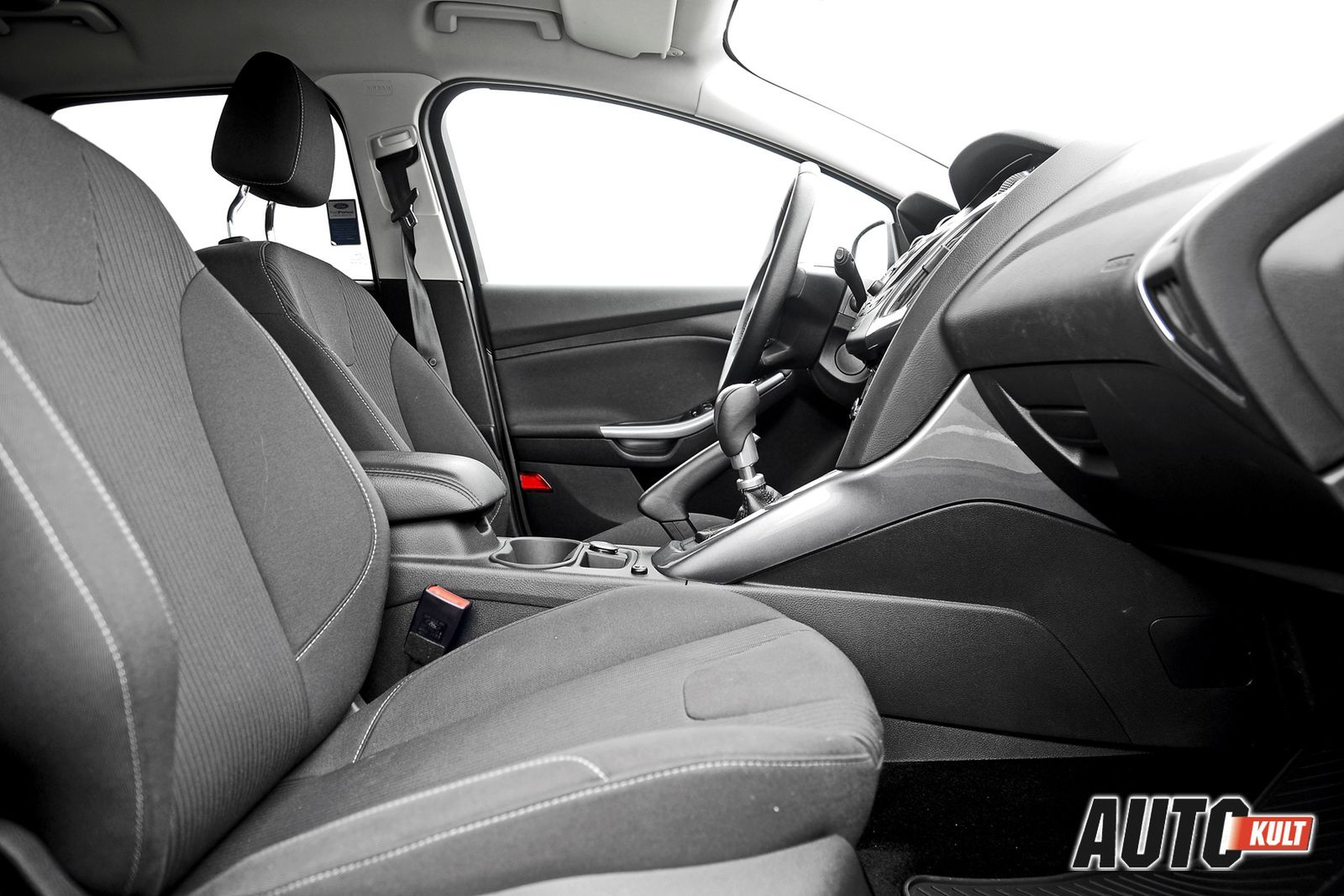 Volkswagen Golf Variant VII 2,0 TDI Highline vs. Ford Focus Kombi 1,6 EcoBoost Titanium - test  [galeria] 25
