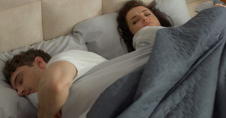 Nazywają to "nocnym rozwodem". Coraz więcej par tak robi na urlopach