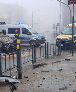 Dramatyczne sceny w Łodzi. Pijany kierowca dachował w centrum miasta