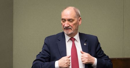 Kierowcy Macierewicza ukarani. Jeździli "pod prąd”