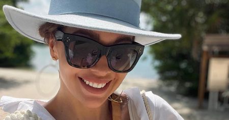Anna Wendzikowska w WYCIĘTYM kostiumie kąpielowym nadaje z prywatnej wyspy (FOTO)
