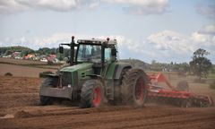 Pościg w Nockowej. Ucieczkę traktorem zakończył w polu