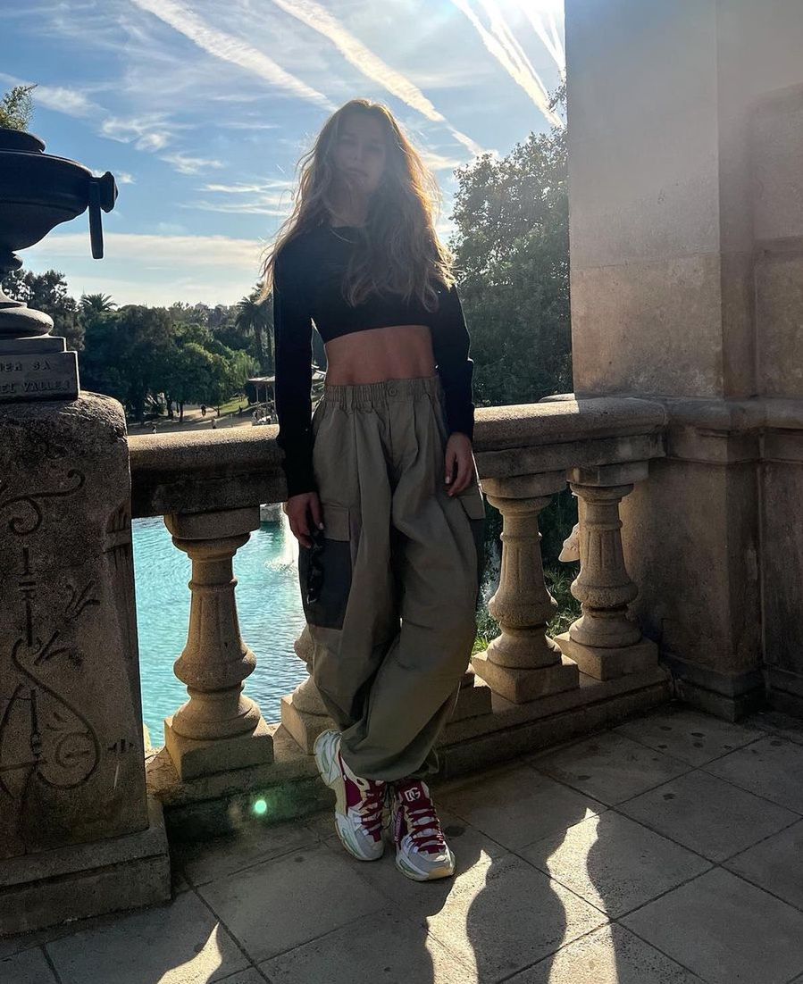Anna Lewandowska w spodniach khaki
Instagram/annalewandowska