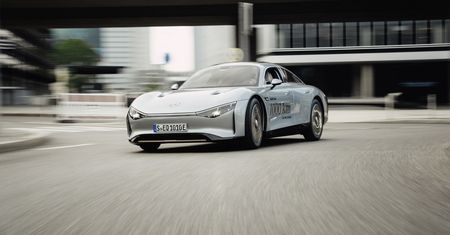 Rekordowy dystans na jednym ładowaniu. Mercedes EQXX dojechał z Niemiec na Wyspy