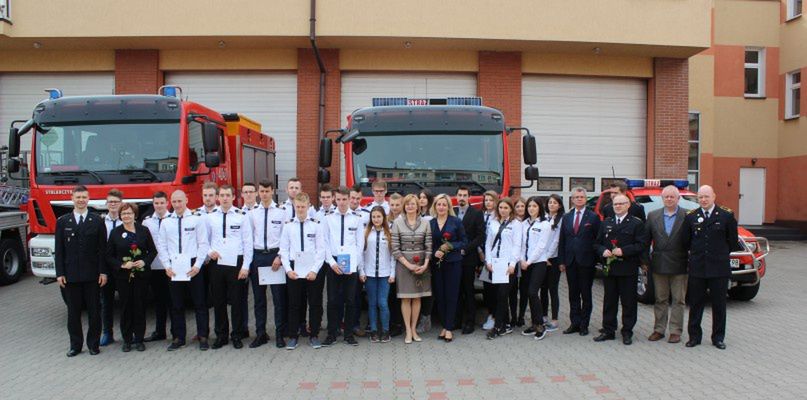 Absolwenci liceum ratowniczo - pożarniczego zakończyli naukę