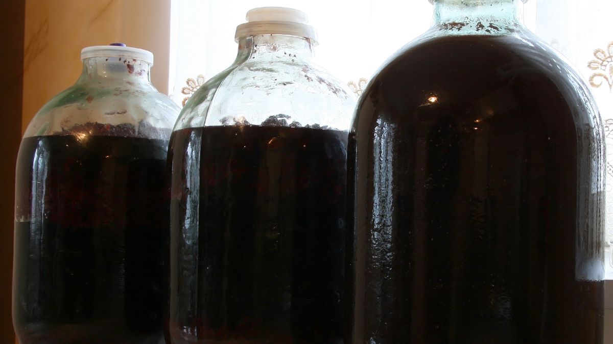 Lampka domowego wina raz w miesiącu może pozytywnie wpłynąć na nasze zdrowie