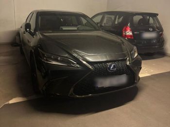 Warszawa: Wziął w leasing lexusa za 160 tysięcy złotych, ale nie płacił rat. Odpowie za przywłaszczenie auta