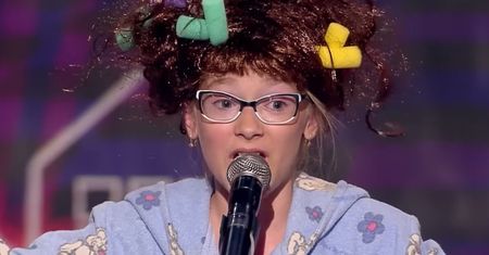Jako dziecko zdobyła serca widzów "Mam talent!". Emilia Nowak wyrosła na piękną kobietę