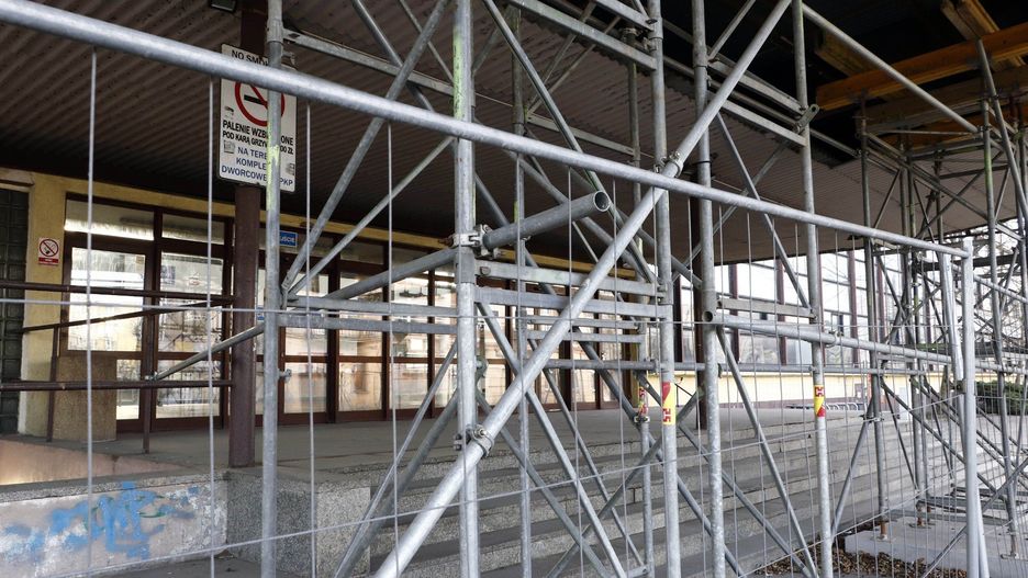 Główne wejście na dworzec PKP w Grudziądzu