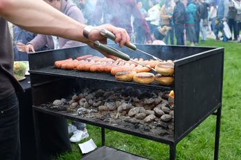 Gdzie legalnie grillować lub palić ognisko w Krakowie? Oto lista dozwolonych i zakazanych miejsc