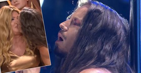 Michał Szpak pokazał się bez koszulki na sopockiej scenie. Ale nie to było gwoździem programu