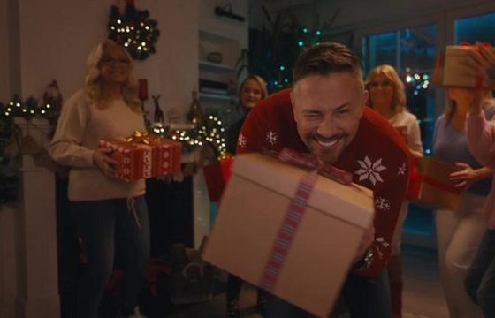 Sykut-Jeżyna, Gilon, Kuszewski, Dowbor i Ibisz w świątecznym spocie Polsatu (wideo)