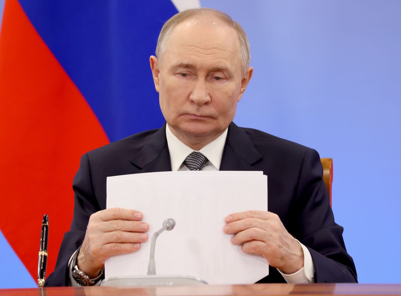 Putin dismisses peace talks, aims for long conflict with West