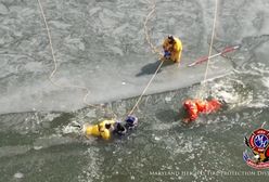 Strażacy zobaczyli nastolatków w zamarzniętym jeziorze. Nagranie z akcji ratunkowej w USA