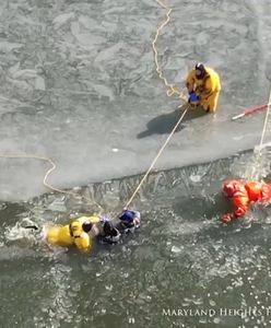 Strażacy zobaczyli nastolatków w zamarzniętym jeziorze. Nagranie z akcji ratunkowej w USA