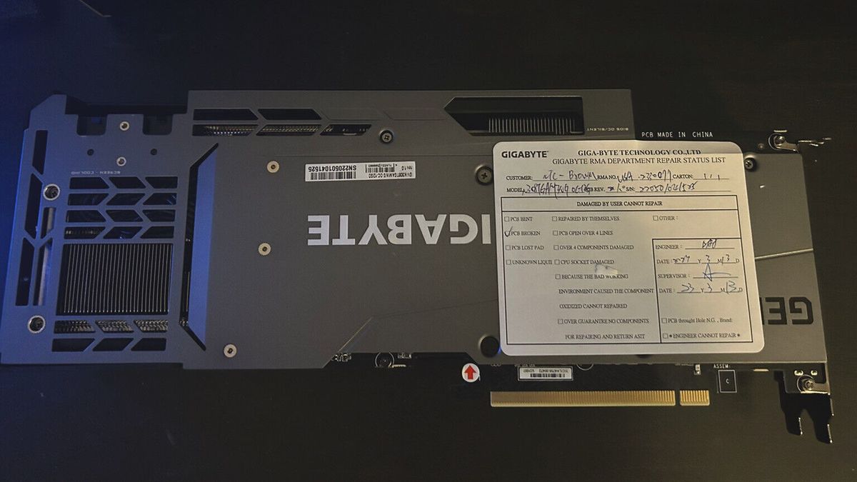 W sieci można spotkać sporo ofert kart graficznych z charakterystyczną czerwoną strzałką.