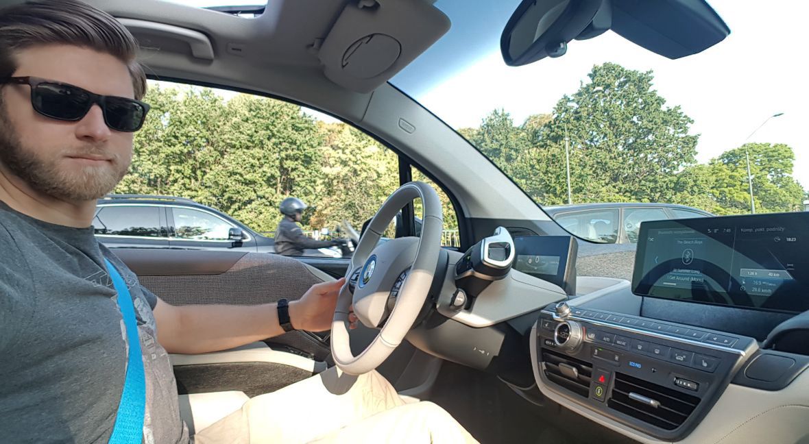 "BMW i3 – elektryczny, zwinny, ale pojemny – wzorowy, miejski przemieszczacz” 