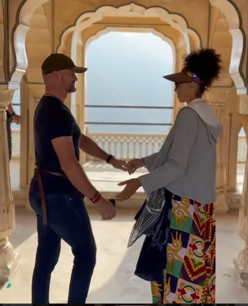 Omenaa Mensah i Rafał Brzoska relacjonują podróż do Indii