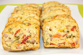 Na śniadanie piekę ciasto. W środku aż roi się od warzyw