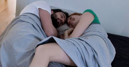 Sypiają "po skandynawsku". Przyznaje się już co trzecia para