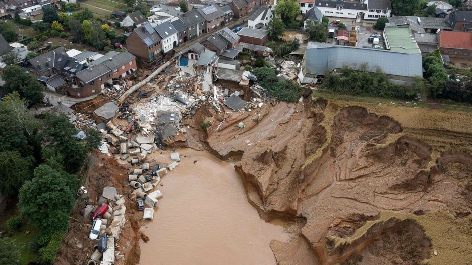 Pow�d? w Niemczech i BelgiiTOPSHOT - Aerial view shows an area completely destroyed by the floods in the Blessem district of Erftstadt, western Germany, on July 16, 2021. - The death toll from devastating floods in Europe soared to at least 126 on July 16, most in western Germany where emergency responders were frantically searching for missing people. (Photo by SEBASTIEN BOZON / AFP)SEBASTIEN BOZON