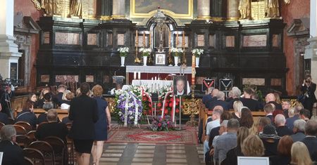 Pogrzeb Jerzego Stuhra. Tłumy w Krakowie pożegnały wielkiego aktora