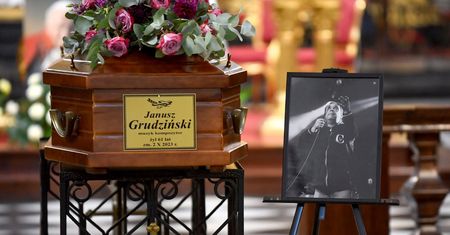Pogrzeb Janusza Grudzińskiego. Pożegnał go Kazik Staszewski