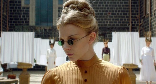 W maju premiera serialu "Piknik pod Wiszącą Skałą". Zagra Natalie Dormer