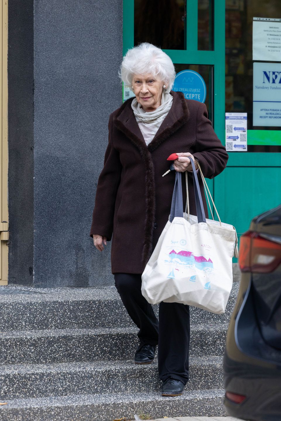 Krystyna Loska samodzielnie załatwia sprawy na mieście