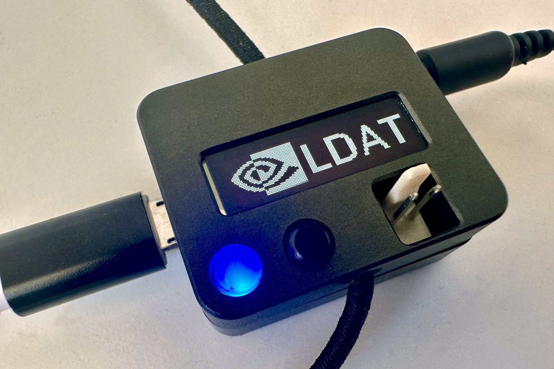 Testy opóźnień z NVIDIA LDAT - włączony