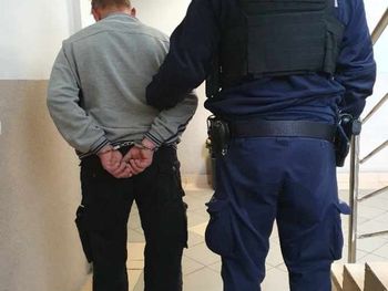 Łaziska Górne: Wyciągnął pistolet i groził 60-latkowi przestrzeleniem kolan. Wszystko na oczach 11-letniego wnuczka