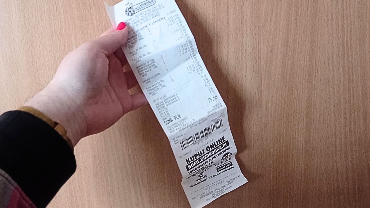 Biedronka słynie z długich paragonów. 