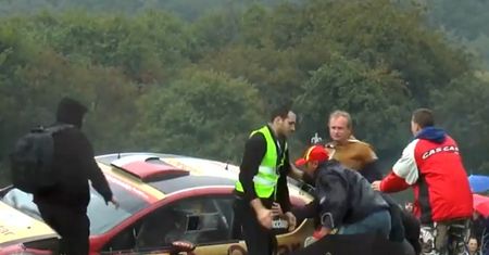Służby bezpieczeństwa w bójce z kibicami