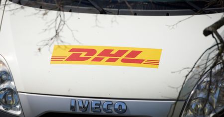 Uwaga na wiadomości "od DHL-a". Oszuści chcą zdobyć twoje hasło do skrzynki e-mail