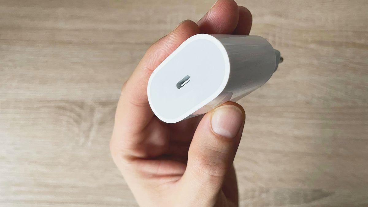 Apple będzie musiał sprzedawać iPhone'a 12 z ładowarką. Niestety tylko w Brazylii… 1