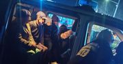Mydłów: Ewakuowani z zadymionego budynku znaleźli schronienie w radiowozie