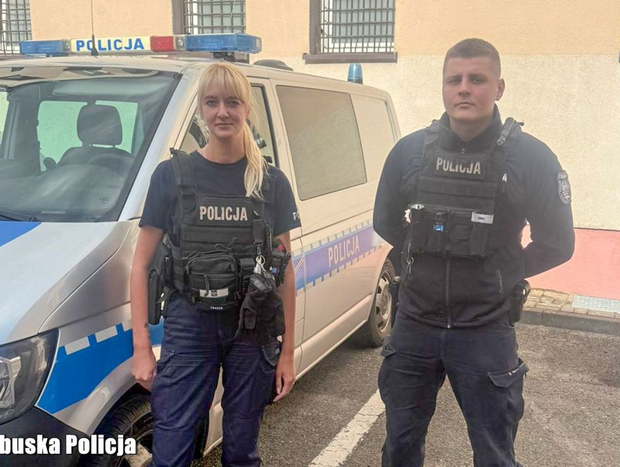 Gubin: Leżał na jezdni obok motoroweru. Policjanci natychmiast ruszyli na pomoc